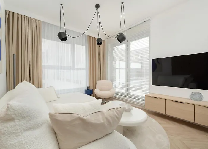 Gwiazdzista Elegant Apartment For 6 Guests With Balcony & Parking By Noclegi Renters